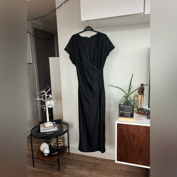 Aritzia Babaton Closing Satin Formal Elegant Black Evening V-Neck Dress Sz  M - Picture 7 of 15